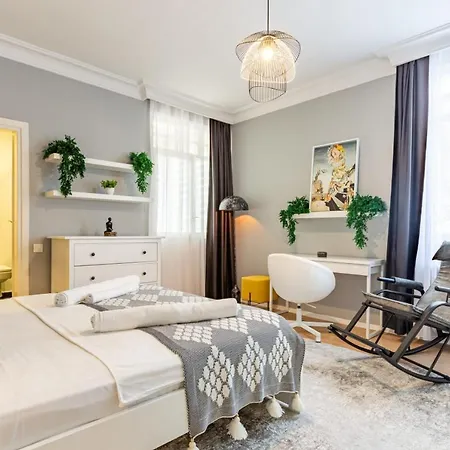 Spacious On Bagdat Street Kadikoy * اسطنبول