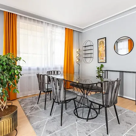 Spacious On Bagdat Street Kadikoy * اسطنبول